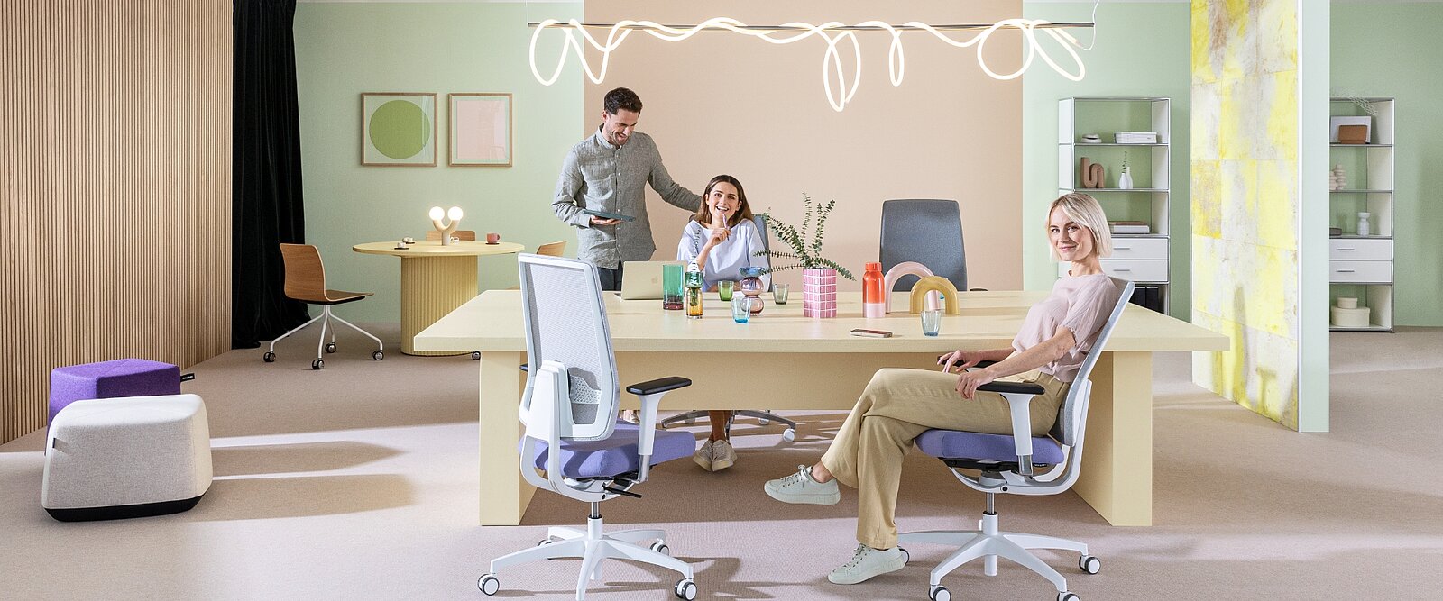 Ideal para puestos de trabajo flexibles, pues se adapta sola.